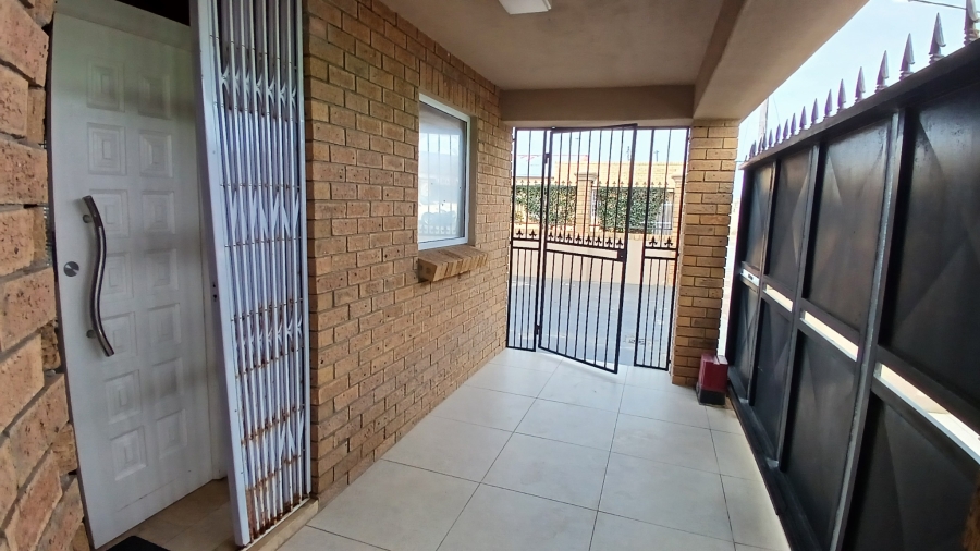 3 Bedroom Property for Sale in Zwelihle Western Cape